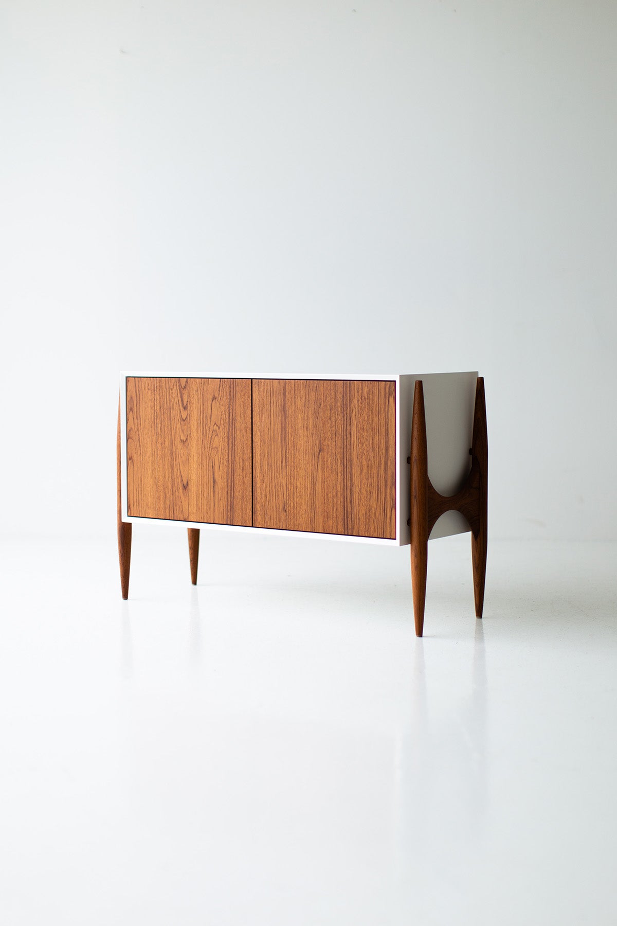 Cambre-Modern-Teak-Chest-08