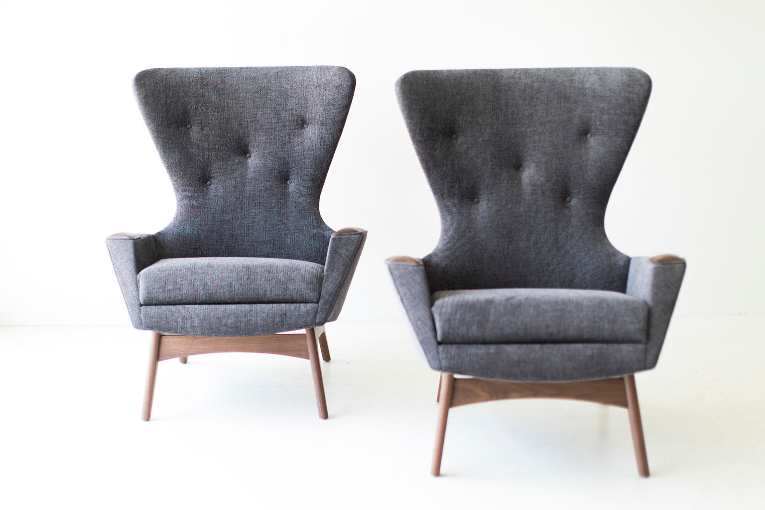 flat-pillow-wing-chair-1410-02