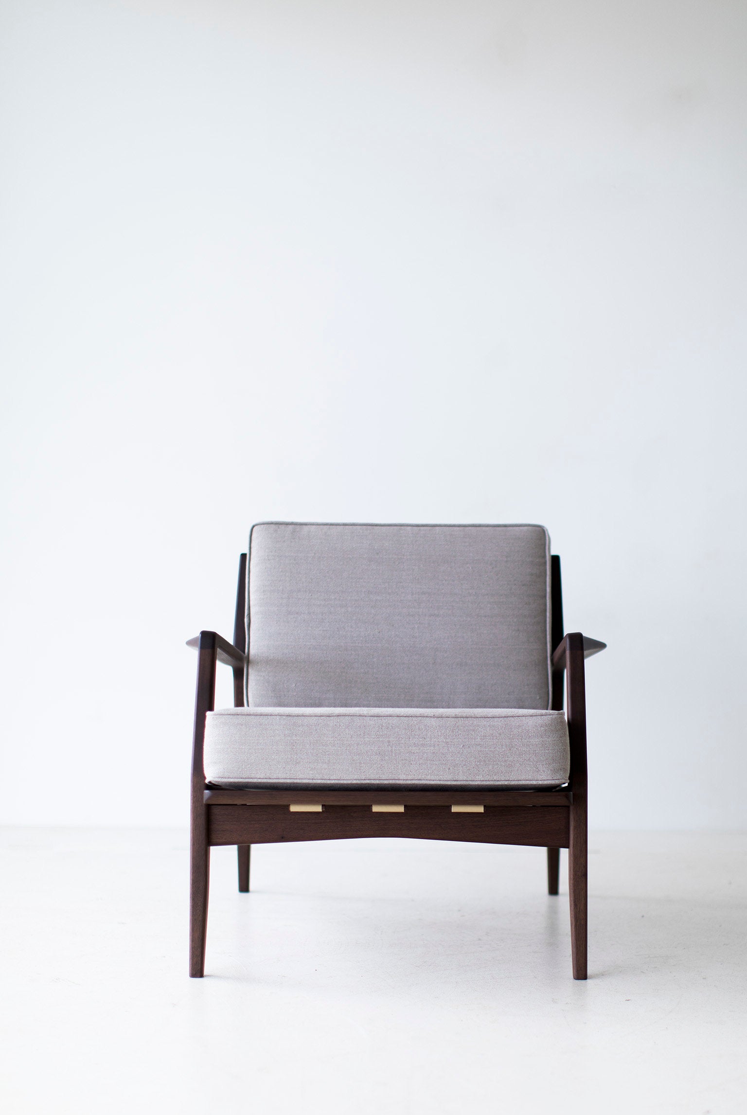 lawrence-peabody-lounge-chair-selig-02