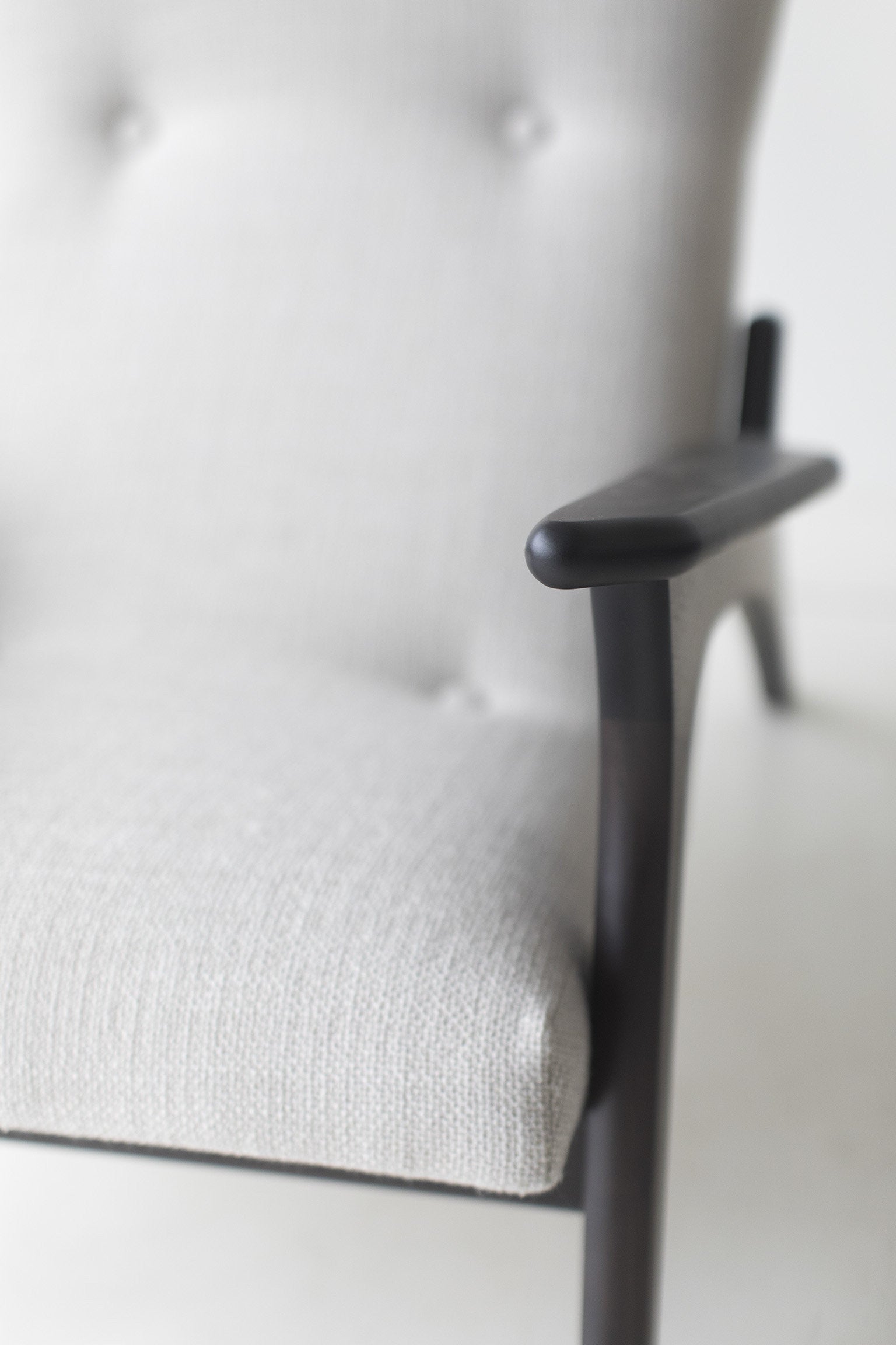 modern-armchairs-1521-the-frank-03
