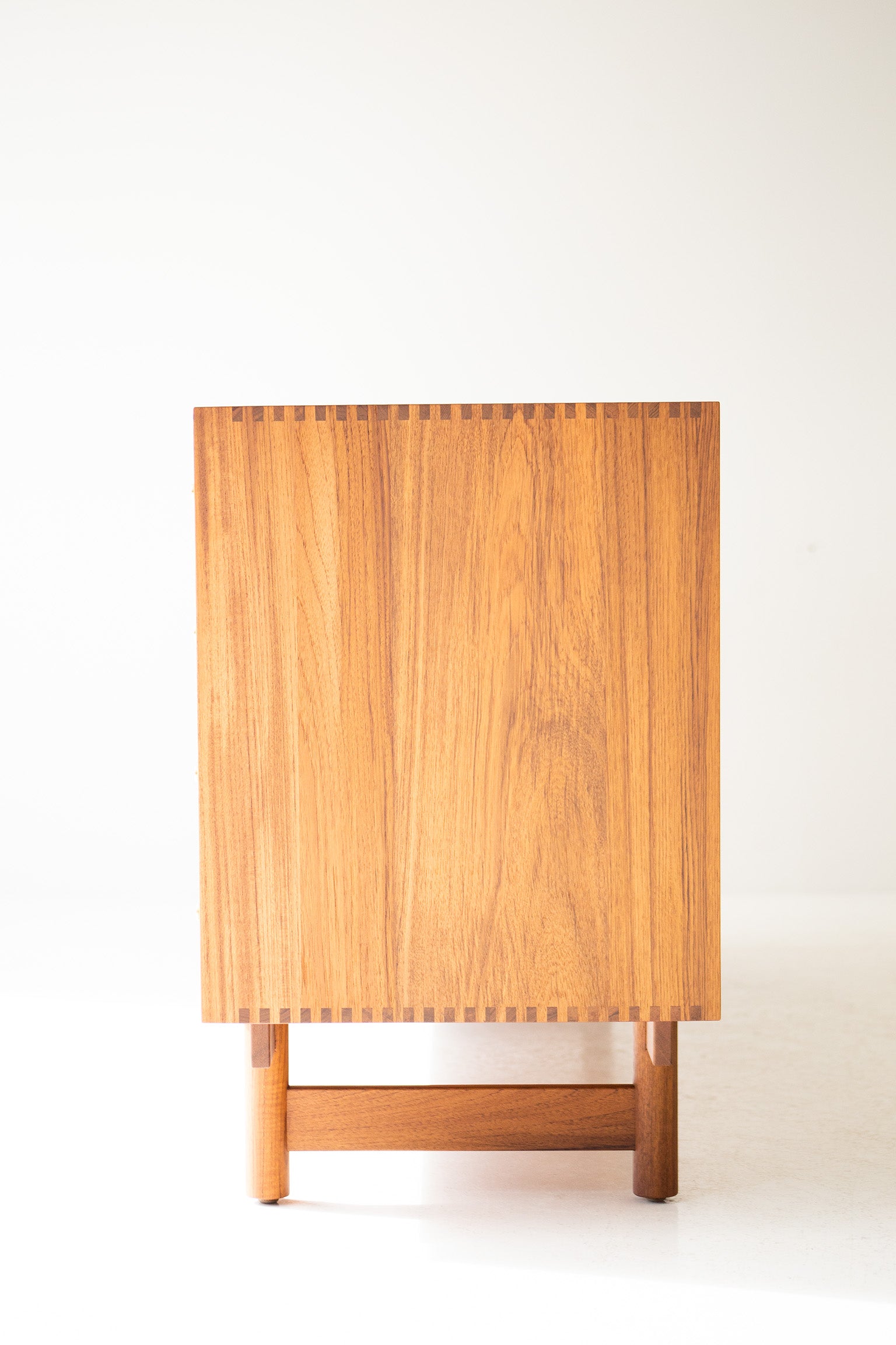 peabody-modern-teak-dresser-8-drawer-2202p-03