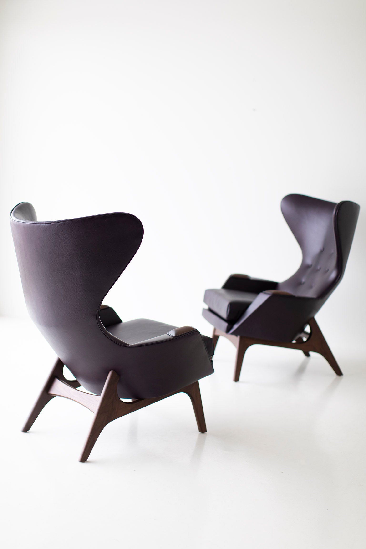 0T3A9981-large-leather-wing-chairs-1407-01