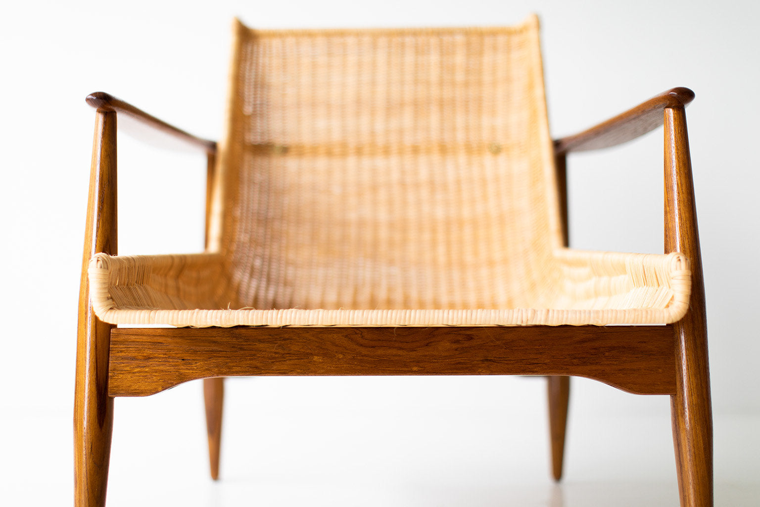 I07A4846-lawrence-peabody-wicker-lounge-chair-frame-02