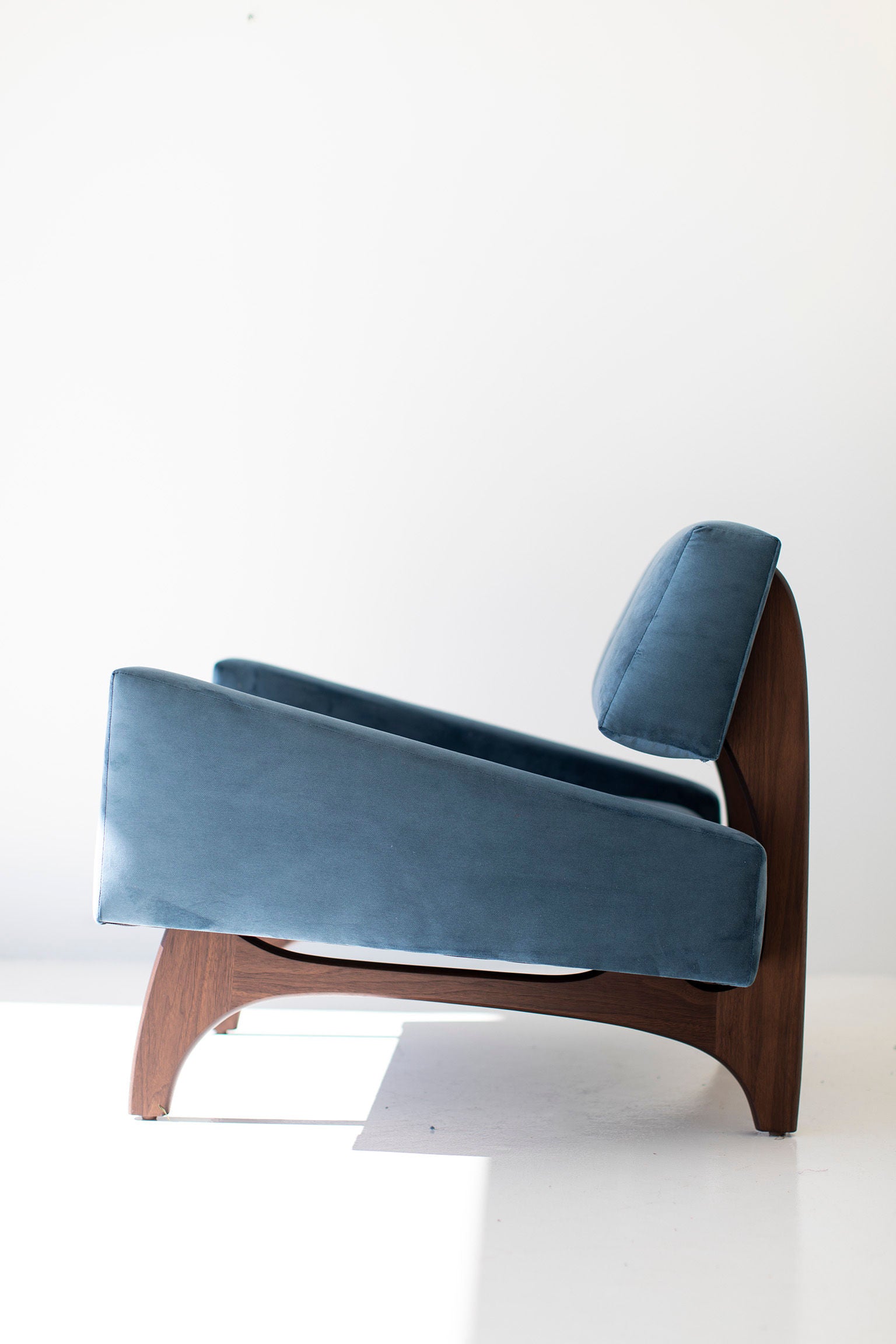 blue-lounge-chair-01