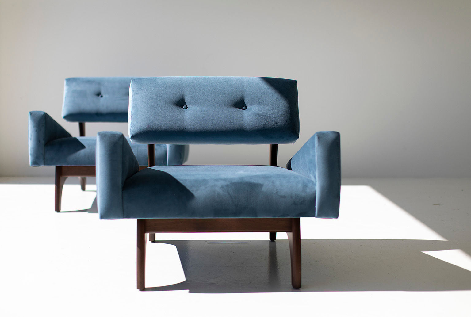 blue-lounge-chair-03