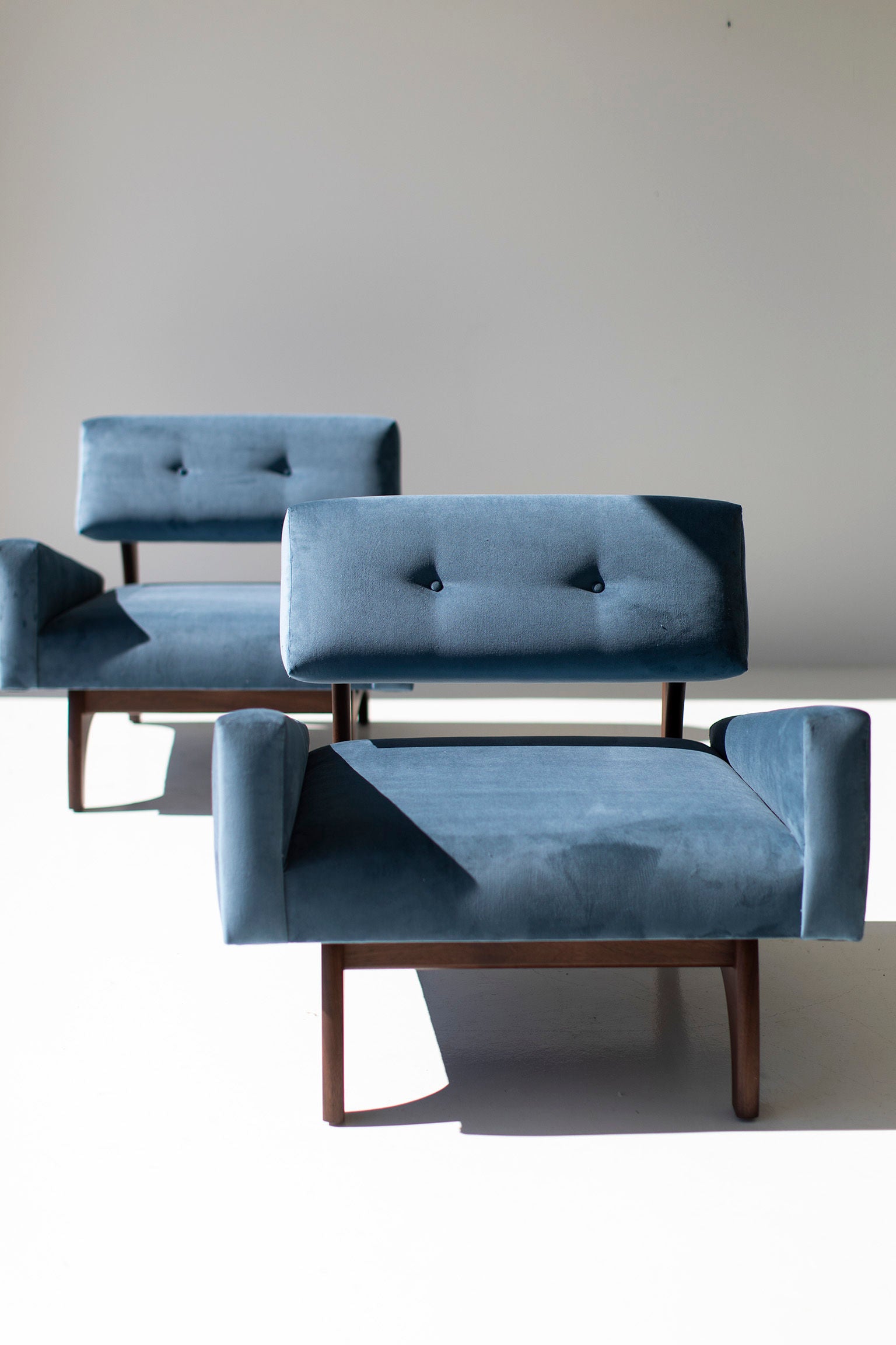 blue-lounge-chair-04