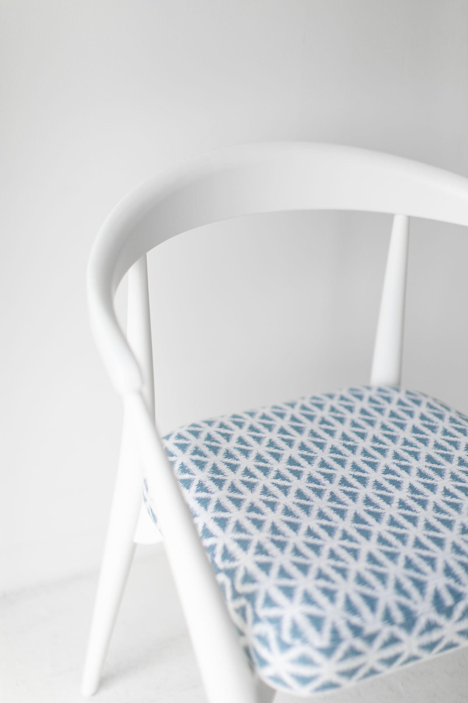      peabody-modern-white-dining-arm-chair-1708P-04